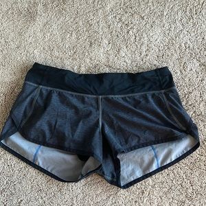 lululemon Mid Rise running short. Size 6
